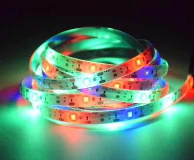 شريط إضاءة يعمل بالطاقة الشمسية مزود بـ 90 مصباح LED