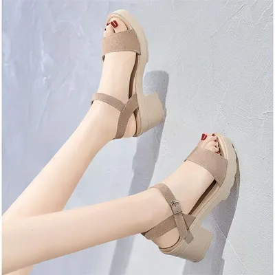 Women's sandals with buckle in platform