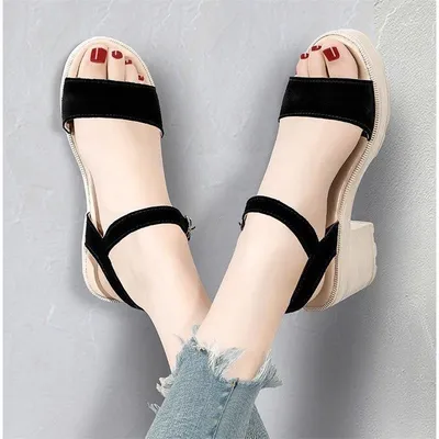 Women's sandals with buckle in platform
