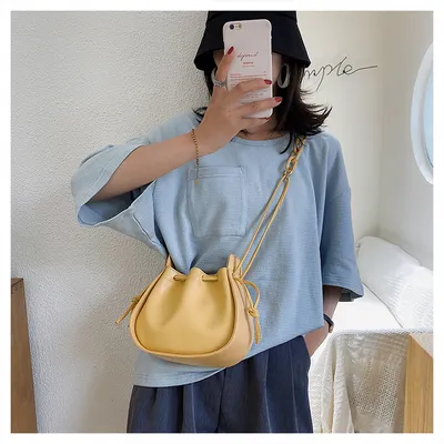 Pleated chain bag