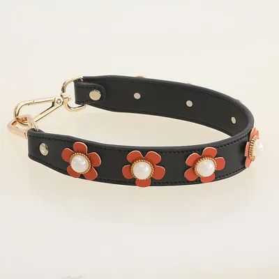 حقائب كتف مزينة باللؤلؤ