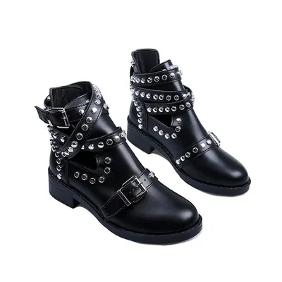 Flat bottomed oversized rivet Martin boots