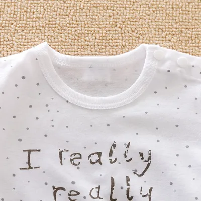 Baby jumpsuit with short sleeves