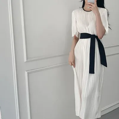 Simple color matching round neck pleated tie dress women