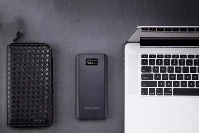 بنك طاقة بأربعة منافذ USB