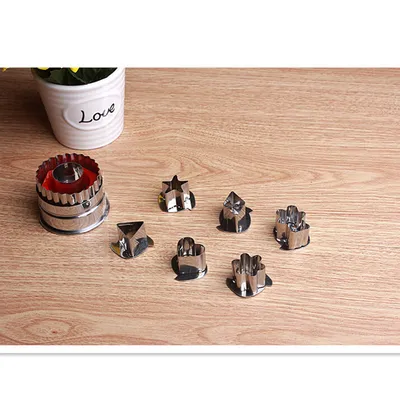 Stainless steel vegetable and fruit cutter