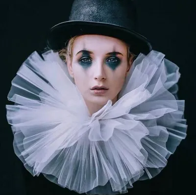 Performance decorative mesh fake collar