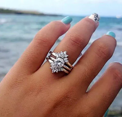 Hollow three-layer zircon ladies ring