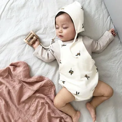 Beige olive bib hat