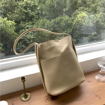 Simple shoulder bag