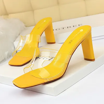 One-line cut high heel sandals