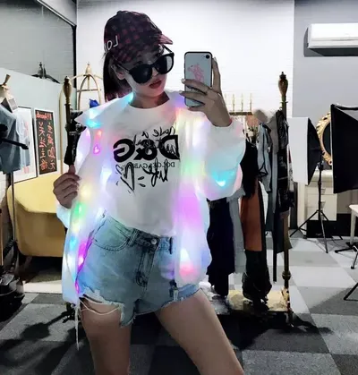 سترة مضيئة بتقنية LED