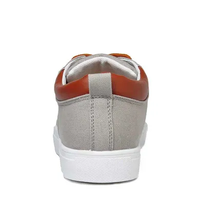 Sports canvas shoes