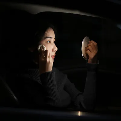 مرآة مكياج بإضاءة LED قابلة لإعادة الشحن