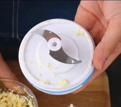 Household garlic pestle artifact