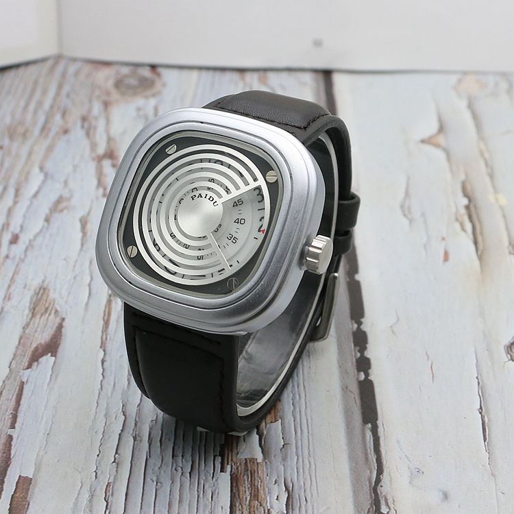 Retro Fashion All-match Belt Turntable Quartz Watch