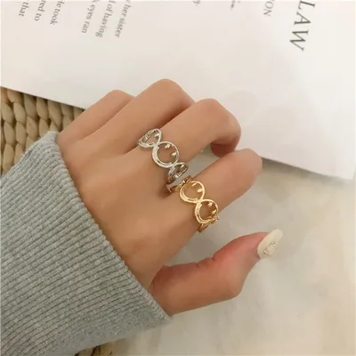 خاتم وجه مبتسم، شخصية موضة نسائية، تصميم أقلية مبدع، خاتم بسيط، بارد، أجوف، ضوء، مجوهرات فاخرة، يد في عالم الموضة