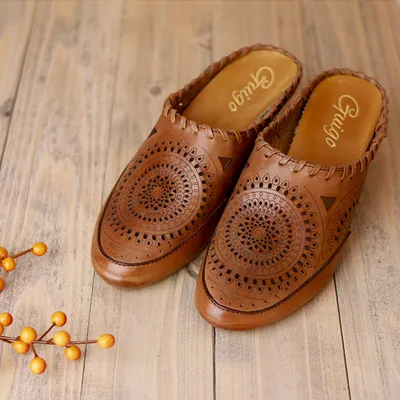 Retro women's Baotou mid-heel hollow leather sandals
