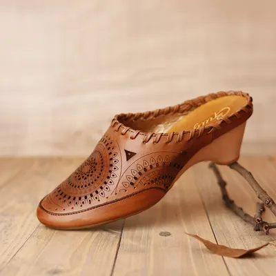 Retro women's Baotou mid-heel hollow leather sandals