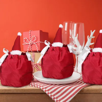 5 Packs Christmas Treat Bags With Drawstring 3D Xmas Santa Hat Gift Wrapping Bags Velvet Candies Goodie  Bag For Christmas Birthday Wedding Party Favor Supplies