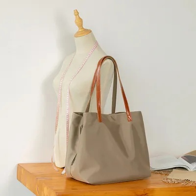 Women's casual large capacity shoulder bag