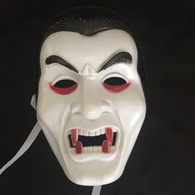 قناع مصاص دماء مخيف للهالوين
