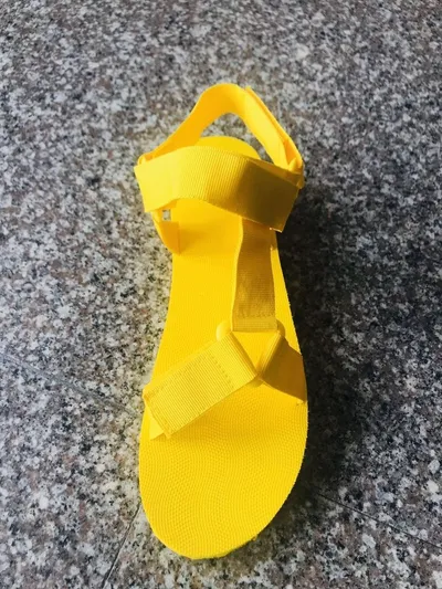 Open-toe sandals with buckle