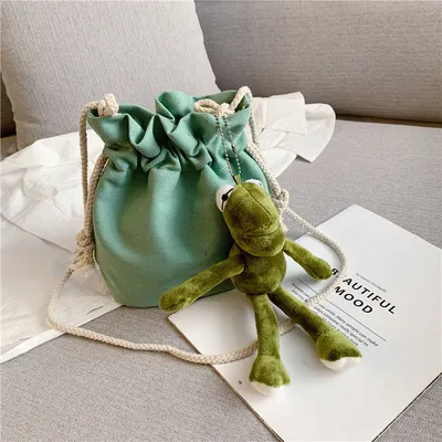 Female cartoon doll bucket bag