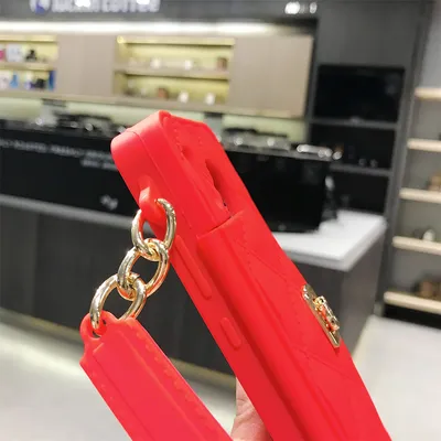 Fashionable Diagonal Chain Lanyard Silicone Phone Case