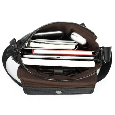 Simple cover type shoulder bag