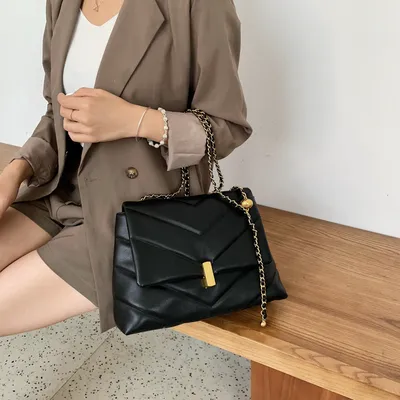 Fashion chain messenger bag