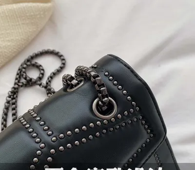 حقائب كروس صغيرة مزينة بسلسلة برشام للنساء