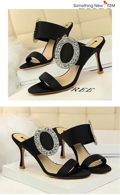Female sandals and slippers with one word
