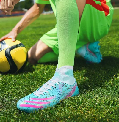 Fashion Personality New Men's High Top Soccer Shoes