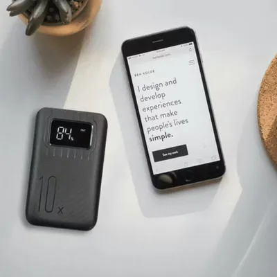 شاحن محمول سريع بسعة 9,000,000 مللي أمبير مع منفذي USB للهواتف المحمولة ومواد البناء