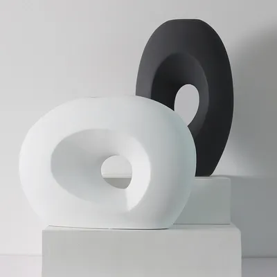 Simple And Modern Style Frosted Black And White Oval Ceramic Ornaments