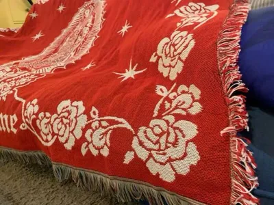 بطانية من الكتان السميك المنسوج عليها صورة مريم العذراء