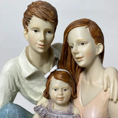 A Family Of Three Sitting Posture Painted Resin Crafts Home Warm Decoration Ornaments