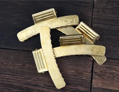 Hair locating clip side temple clip