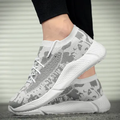Men's sports shoes