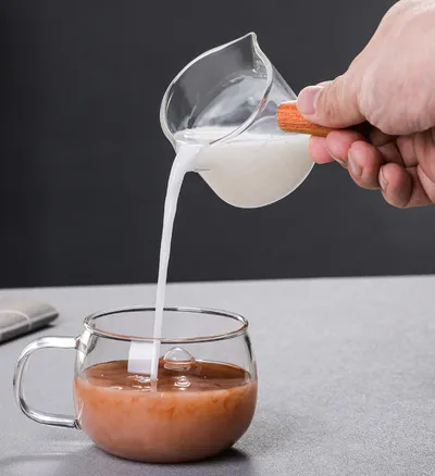 كوب قياس زجاجي من الكوب الإيطالي كرياتيف مع الميزان