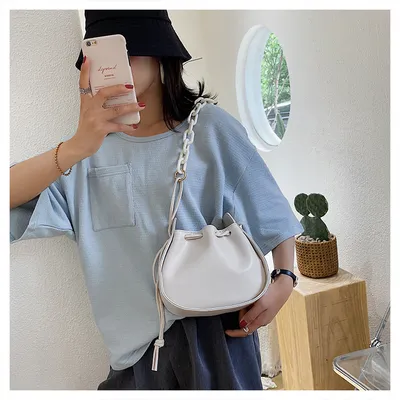Pleated chain bag