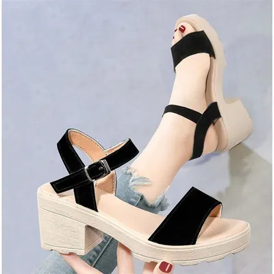 Women's sandals with buckle in platform