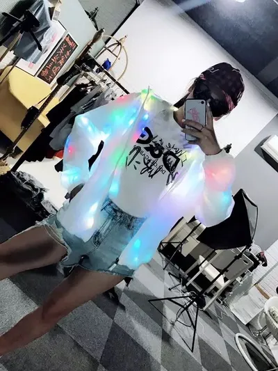 سترة مضيئة بتقنية LED