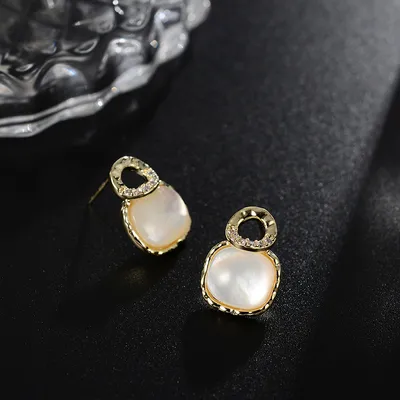 European And American Design Fashion Pearl Earrings Simple