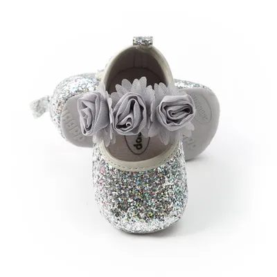 Rose baby shoes