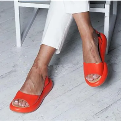 Women's shoes with elastic band