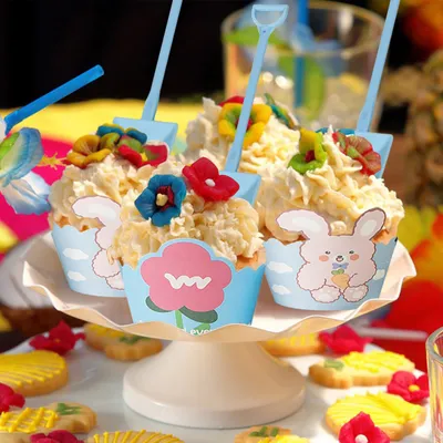 Cute Cupcake Liners Wrappers With Plastic Spoons Bunny Flower Pattern Paper Baking Cup Scalloped Edge Cupcake Muffin Cases For Easter Spring Birthday Wedding Holiday Party Supplies