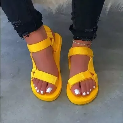 Open-toe sandals with buckle