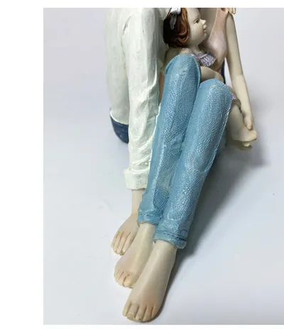 A Family Of Three Sitting Posture Painted Resin Crafts Home Warm Decoration Ornaments